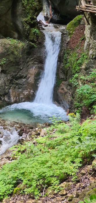 Saenger Ahnen Lodge Wasserfall